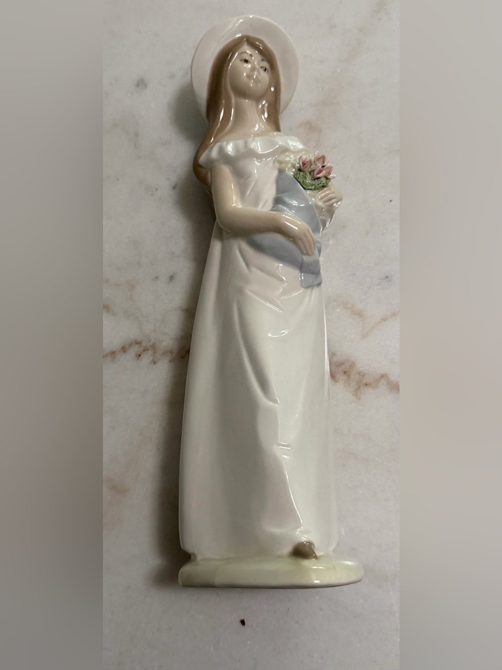 MIRMASU Made in Valencia Spain Porcelain Beautiful Girl Holding Flowers Figurine